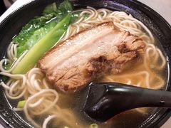 阿婆焖肉面-老上海食惠裡小籠包生煎包