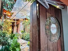 -Cuc Gach Quan Restaurant