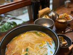-银米·云南传统过桥米线(双廊黑金冠店)