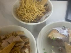 -松树干拌面店