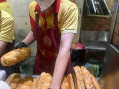 -Bánh Mì Huynh Hoa