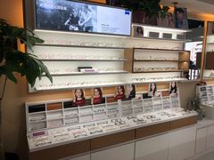 -视野联行眼镜·蔡司授权店(长白万象汇店)