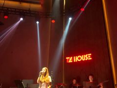 -TZ House音乐现场(来福士中心店)