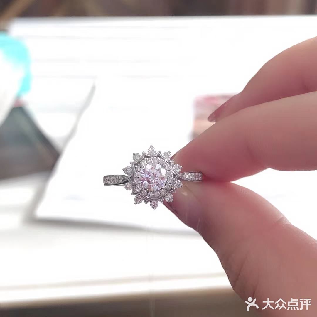 超级超级显大款钻戒