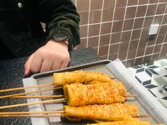 -何妹湿辣牛肉·粤式烧烤砂煲(桂雅路店)