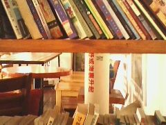 三楼上的猫 书架2-三楼上的猫咖啡馆(山师东路店)