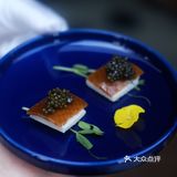 当桃红香槟遇上鱼子酱烤鸭