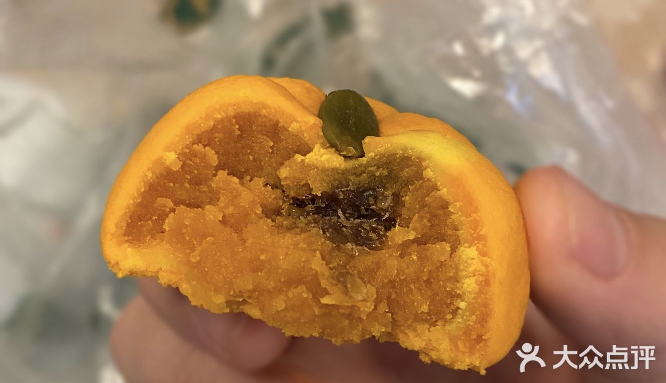 🎃吃了个有牛肉馅的南瓜酥～