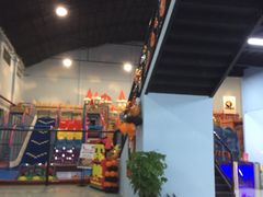 -嘿哟动霸CHUA·新潮玩运动娱乐中心·蹦床滑冰团建乐园