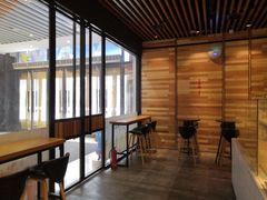 靠窗位-野上麦田(中贸广场店)