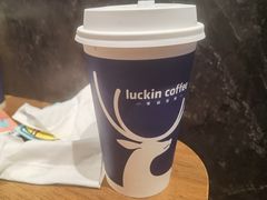 桂花龙井拿铁-瑞幸咖啡(大连罗斯福广场一层店)