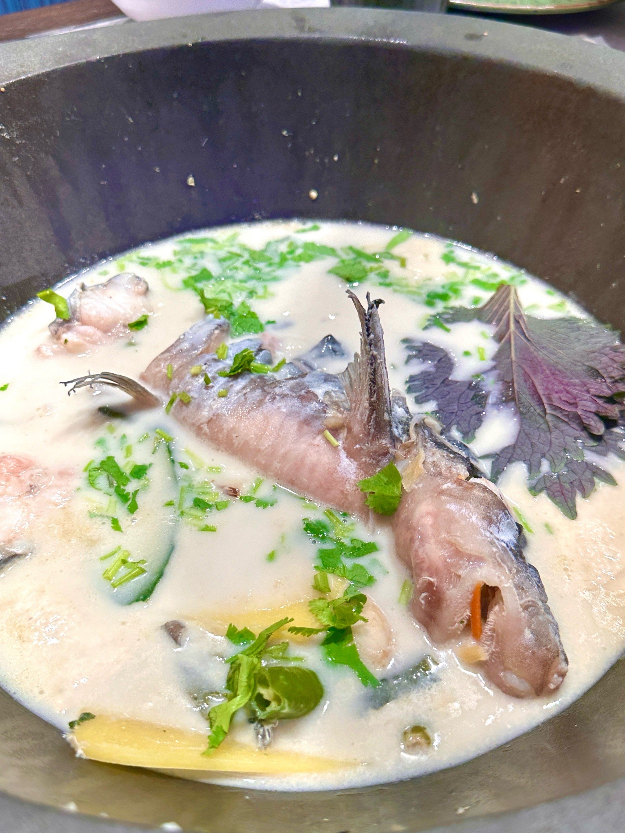 鲜潭抚仙湖蒸汽石锅鱼,吃鱼新体验!
