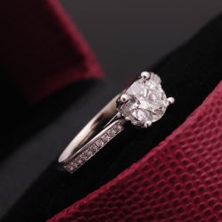 201107201834313800-威德钻石-克拉钻大本营(南京东路店)