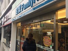 门面-全家便利店(宜山路站店)