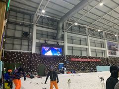 -乔波室内滑雪场