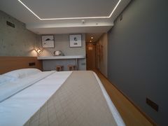 -闲隅江景艺术酒店(解放碑洪崖洞总店)