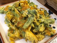 香椿芽炒鸡蛋-五谷粮煎饼卷大葱(景星店)