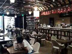 -钟书阁(松江泰晤士小镇店)