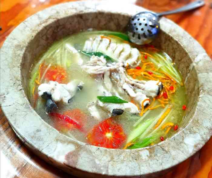 老江川8号石锅鱼-"看到洋芋饭就专门打车去吃.鱼是现杀的非常.