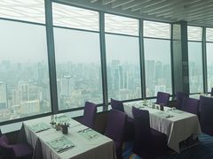 -亚洲国际大酒店·云顶阁旋转自助餐厅