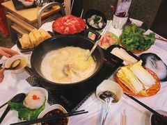 -鲜入围煮花胶鸡海鲜火锅