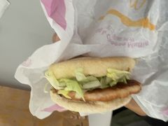 -麦当劳(上海虹桥站30B检票口楼上)