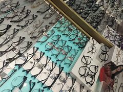 -美式眼镜·授权蔡司.依视路.尼康.豪雅.明月(人民广场店)