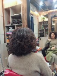 -天下皇剪新潇洒美容美发