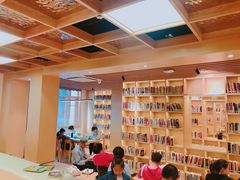 -漕河泾街道图书馆(漕河泾社区文化活动中心店)