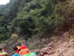 -安吉龙王山峡谷漂流