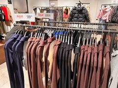 -URBAN REVIVO(上海中庚漫游城店)