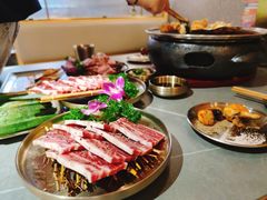 -围炉肉舍•炭烤活鳗•丹东海鲜烤肉(步行街店)