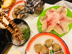 -鲜入围煮花胶鸡海鲜火锅