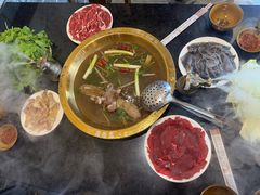 -周老三跷脚牛肉·全牛火锅(非遗传承店)