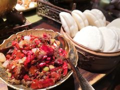 伊犁辣皮子炒肉配馍-楼兰新疆主题餐厅(悠方店)