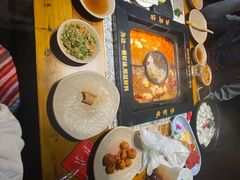 -老牌坊云南鱼豆花火锅(哈西万达店)