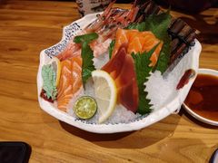 刺身盛盒（三文鱼、白极贝）-桃太郎创作料理(大坪店)