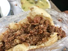 烧饼夹牛肉-老西关黄老太牛肉烧饼