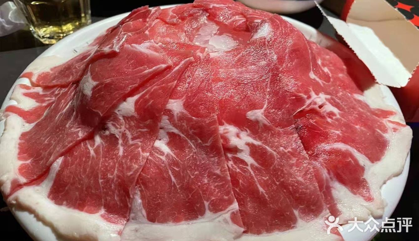 有一个是用梳校盒装的菜，简直刷新认知