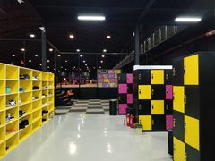 -嘿哟动霸CHUA·新潮玩运动娱乐中心·蹦床滑冰团建乐园