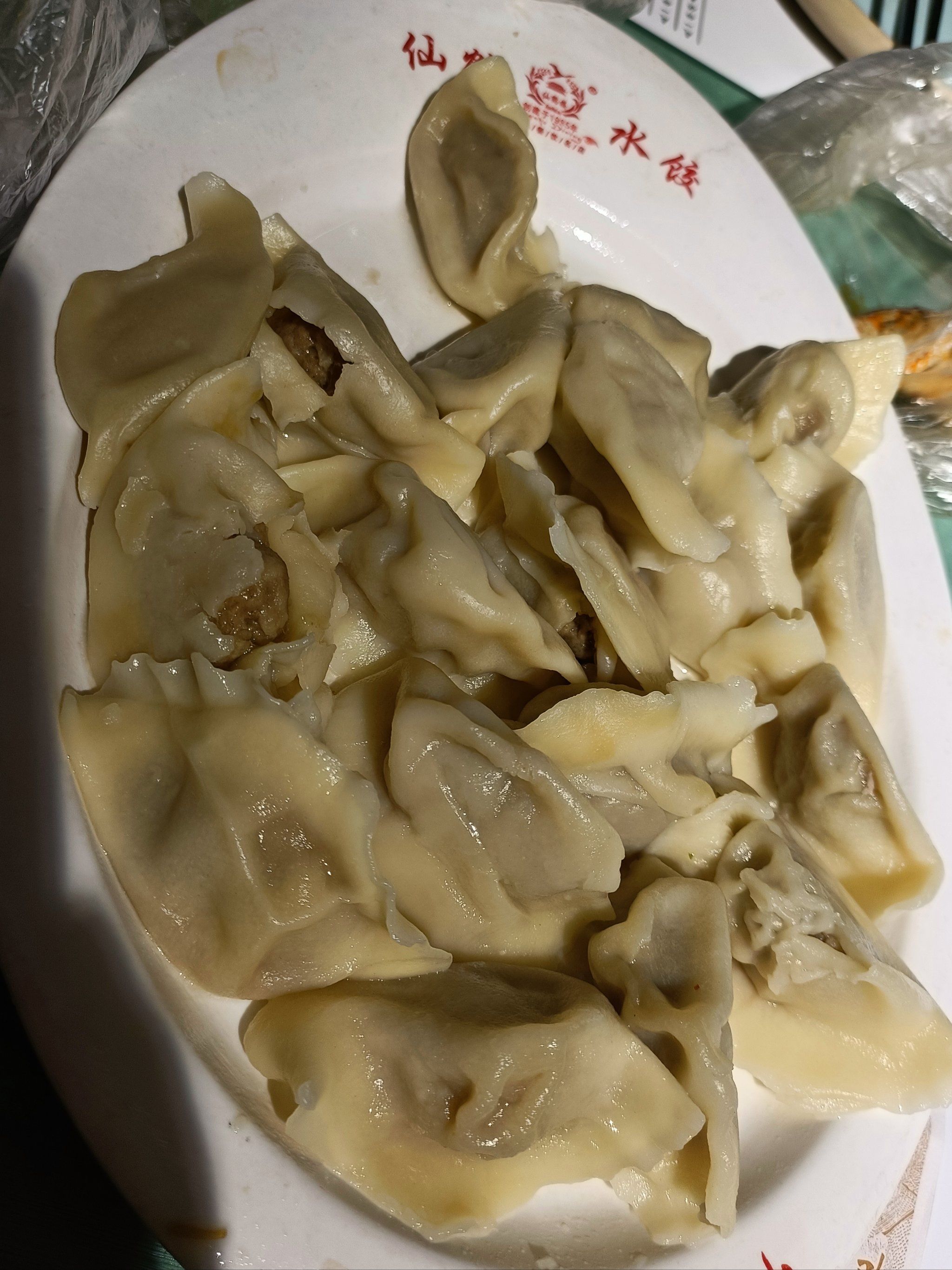 现在饺子完全是狗屎,烂一盘,跟几年前的完