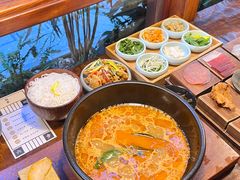 -银米·云南传统过桥米线(双廊黑金冠店)