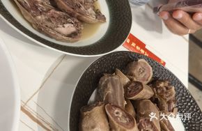Clear-Braised Goose Head