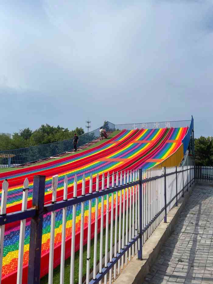 小河沿万泉公园游乐场