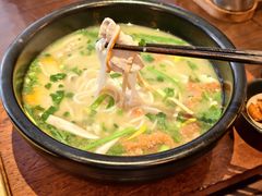 -银米·云南传统过桥米线(双廊黑金冠店)