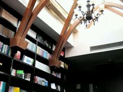 -钟书阁(松江泰晤士小镇店)