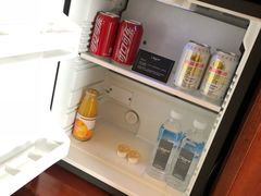 冰箱里的这些都是免费喝的-北京丽晶酒店