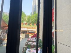 -肥肥虾庄·金牌油焖大虾(汉口城市广场店)