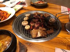 -草家酱蟹炭火烤肉店(珲春南路一店)