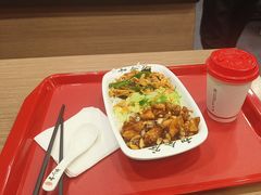 宫保鸡丁拼秘汁鸡排盖饭-和合谷(北新桥店)